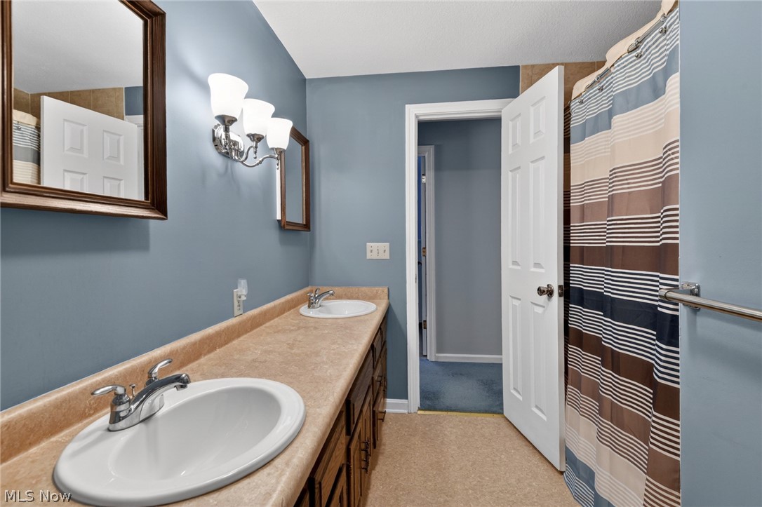 2379 Tanglewood Drive Salem OH 44460