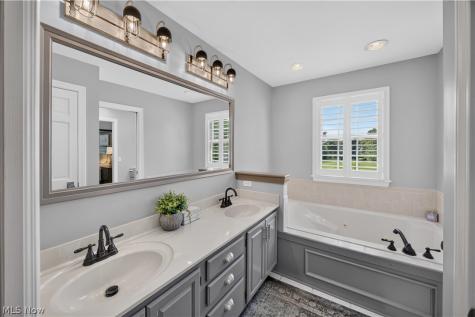 7752 Oxgate Court Hudson OH 44236