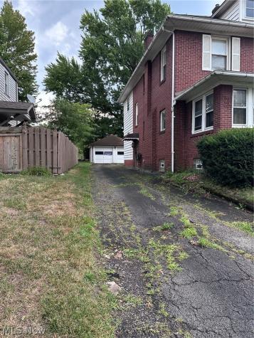 615 Washington Avenue Niles OH 44446
