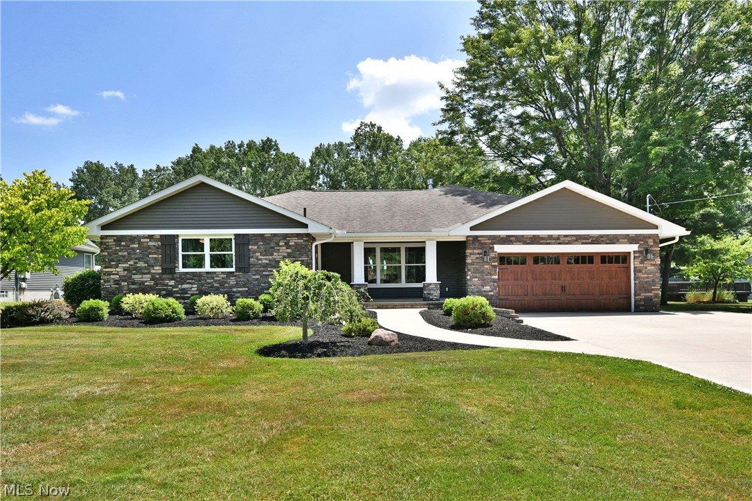 9272 Hillview Drive NE Howland OH 44484