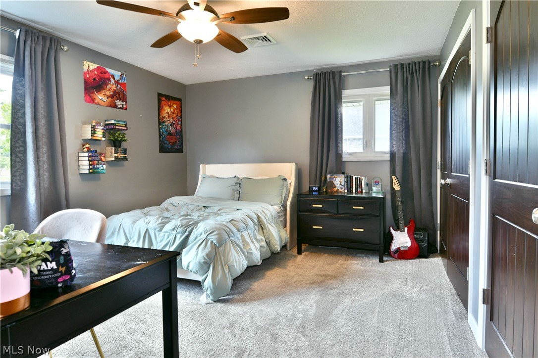 9272 Hillview Drive NE Howland OH 44484