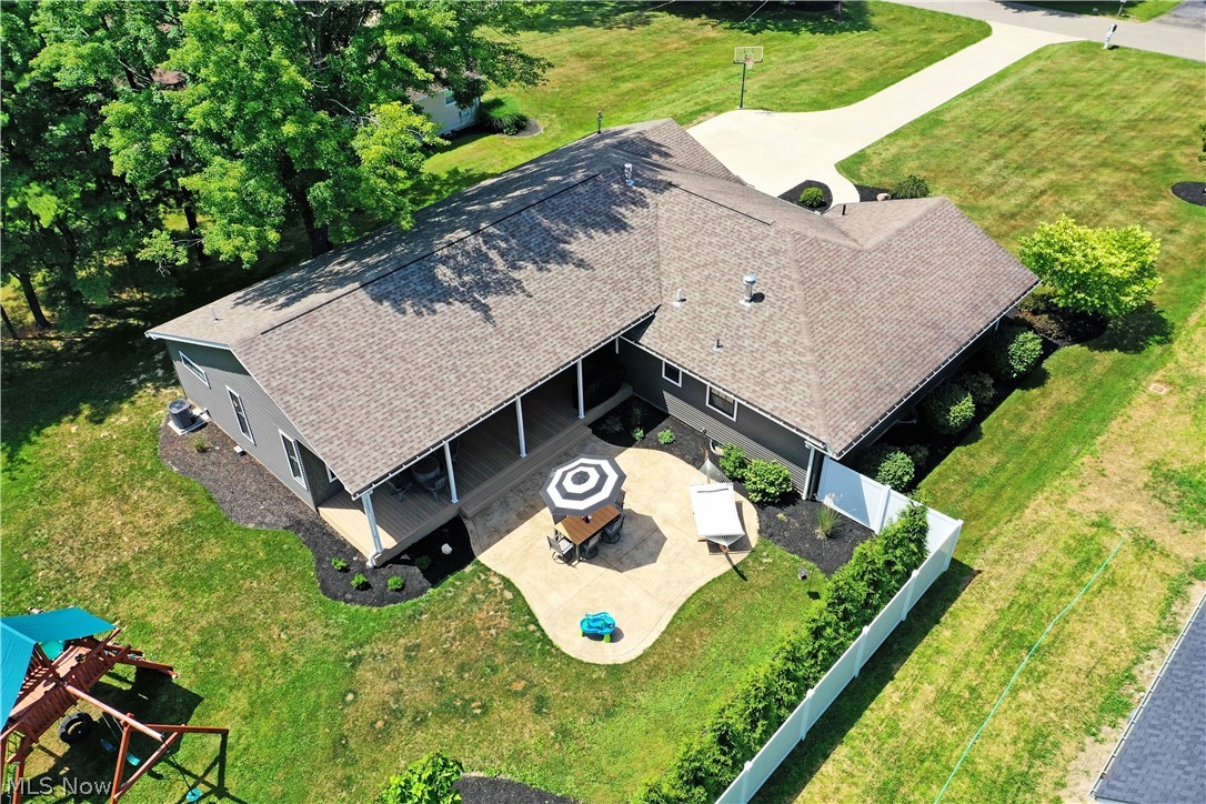 9272 Hillview Drive NE Howland OH 44484