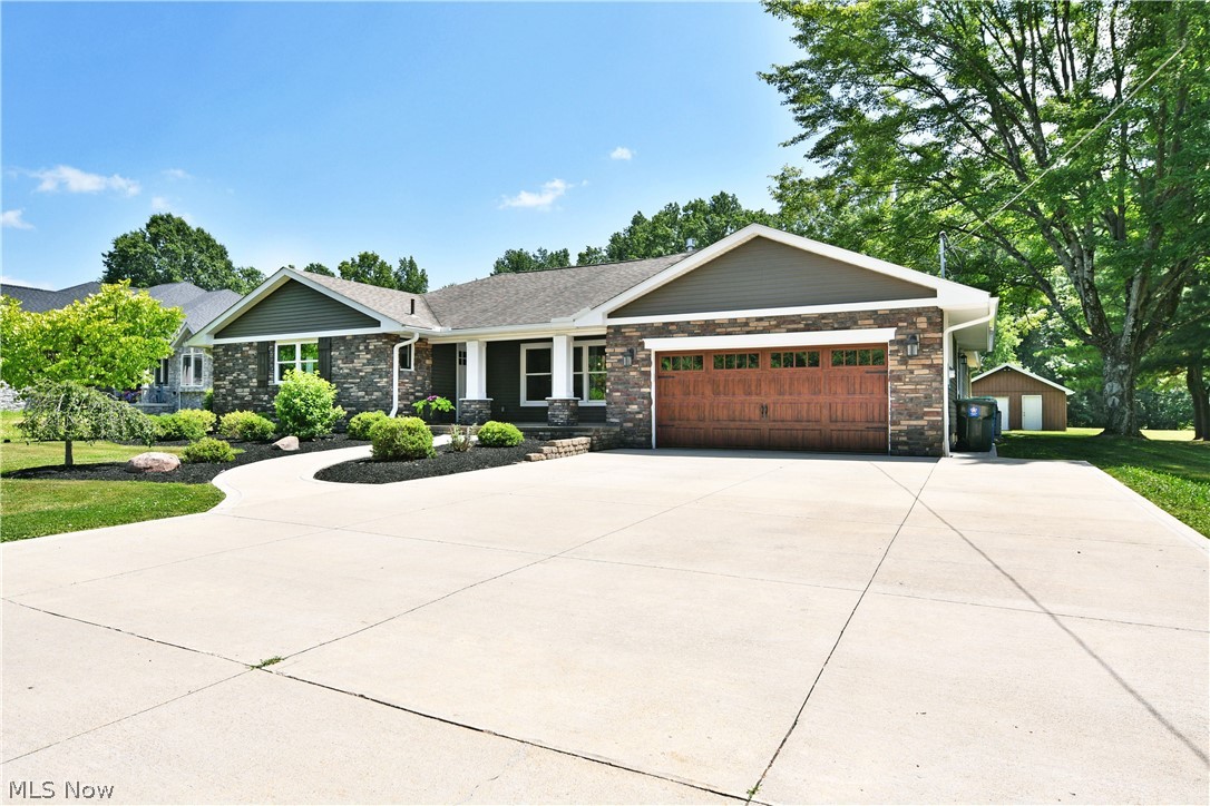 9272 Hillview Drive NE Howland OH 44484