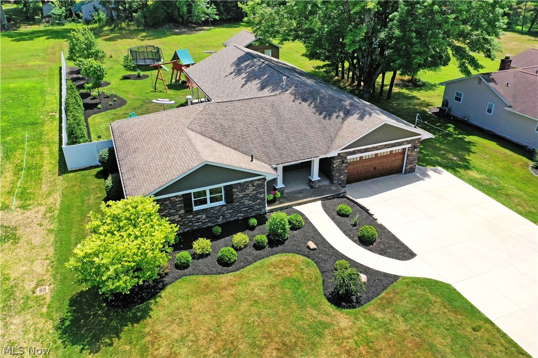 9272 Hillview Drive NE Howland OH 44484