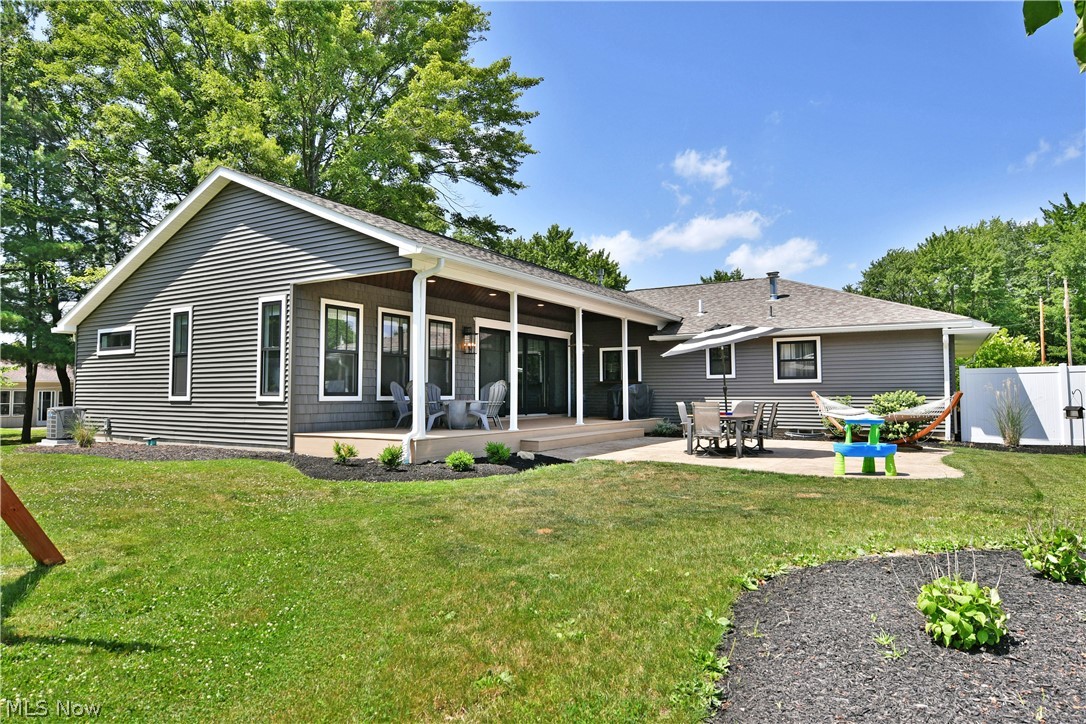 9272 Hillview Drive NE Howland OH 44484
