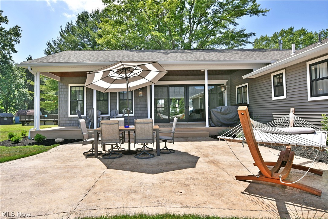 9272 Hillview Drive NE Howland OH 44484