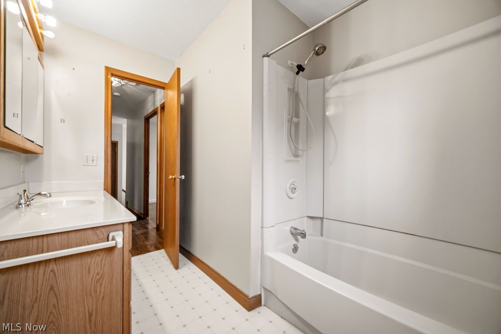 27261 Nantucket Drive North Olmsted OH 44070
