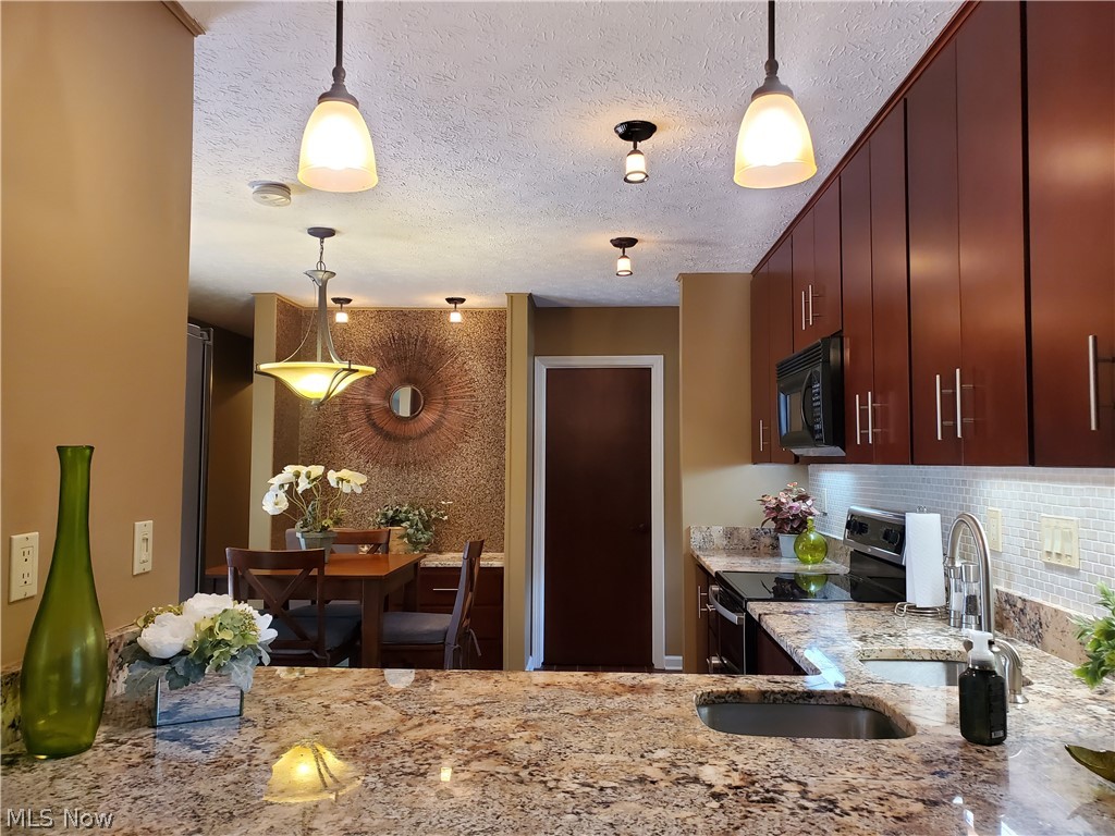 21615 Shagbark Trail Strongsville OH 44149