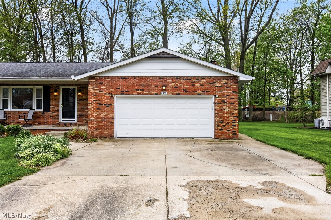 324 Old Oak Drive Cortland OH 44410