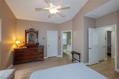 4261 Lake Harbour Way NW Avon OH 44011