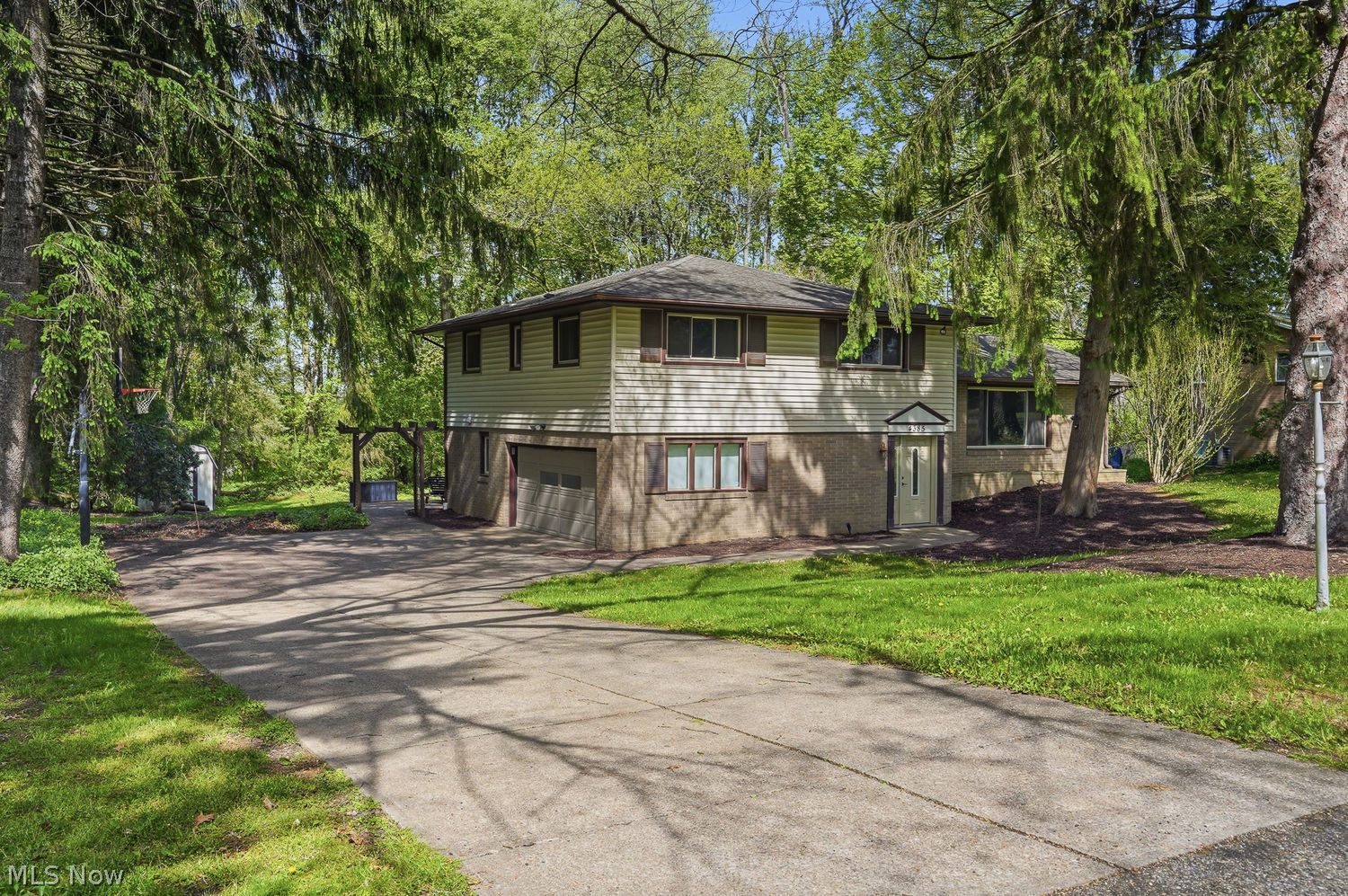 4385 Parkdale Avenue NW Canton OH 44718