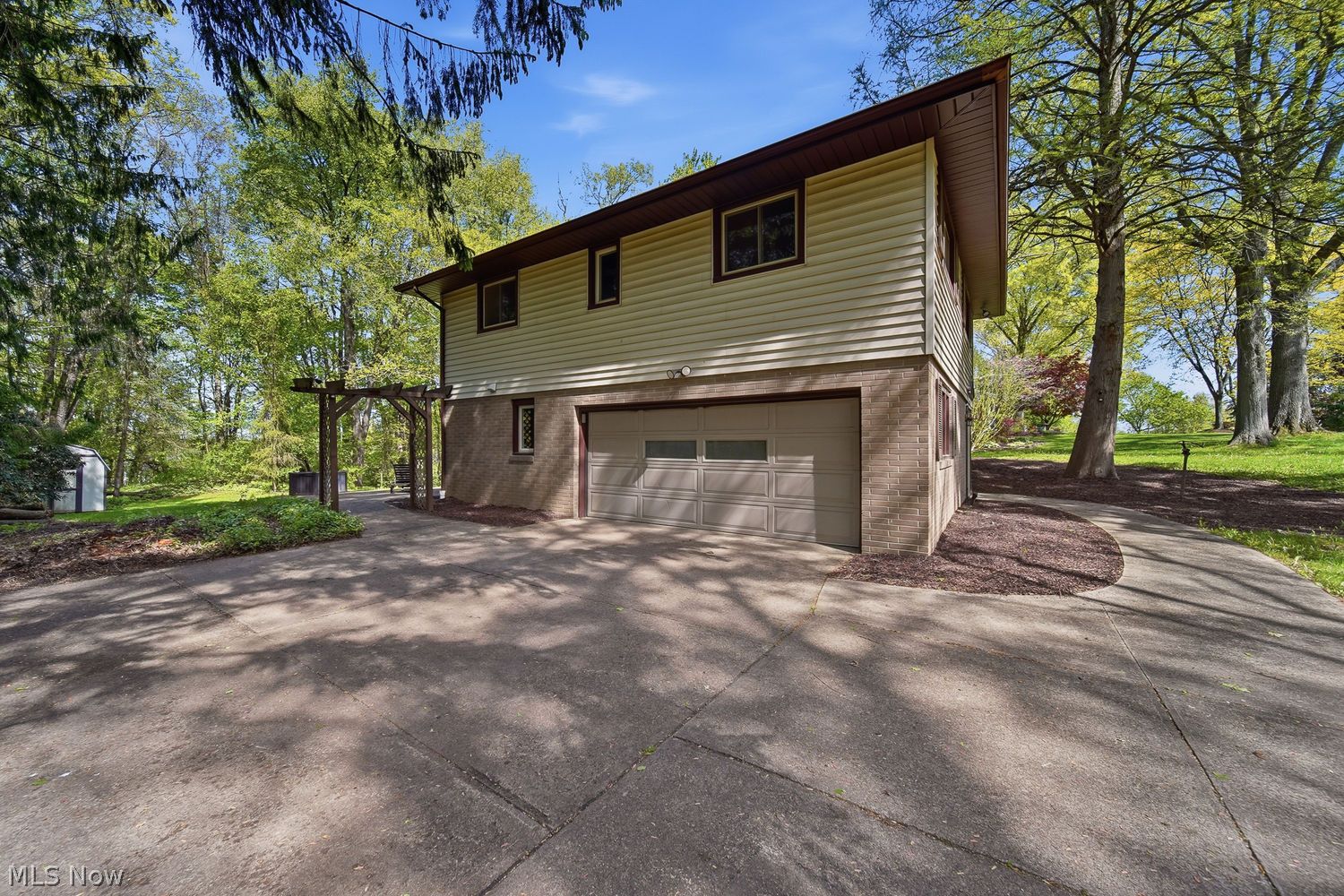 4385 Parkdale Avenue NW Canton OH 44718