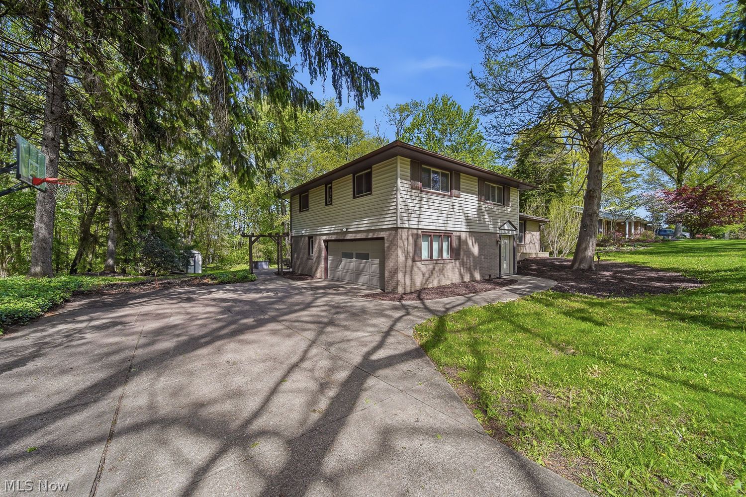 4385 Parkdale Avenue NW Canton OH 44718