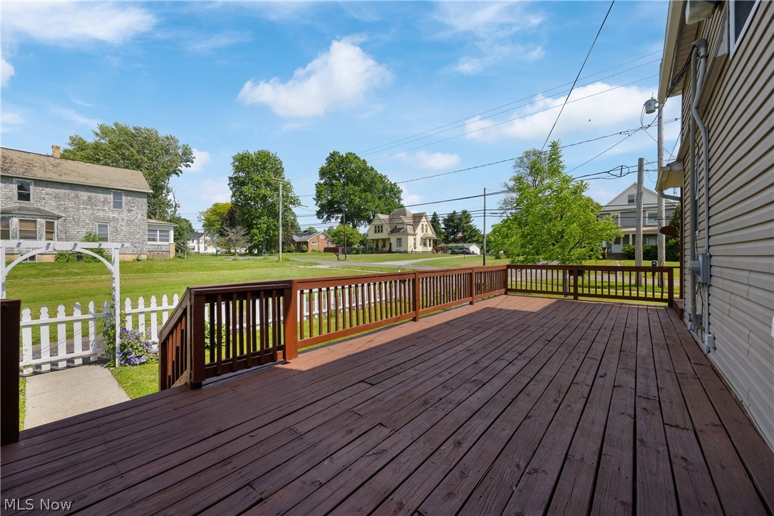 18464 5th Street Beloit OH 44609