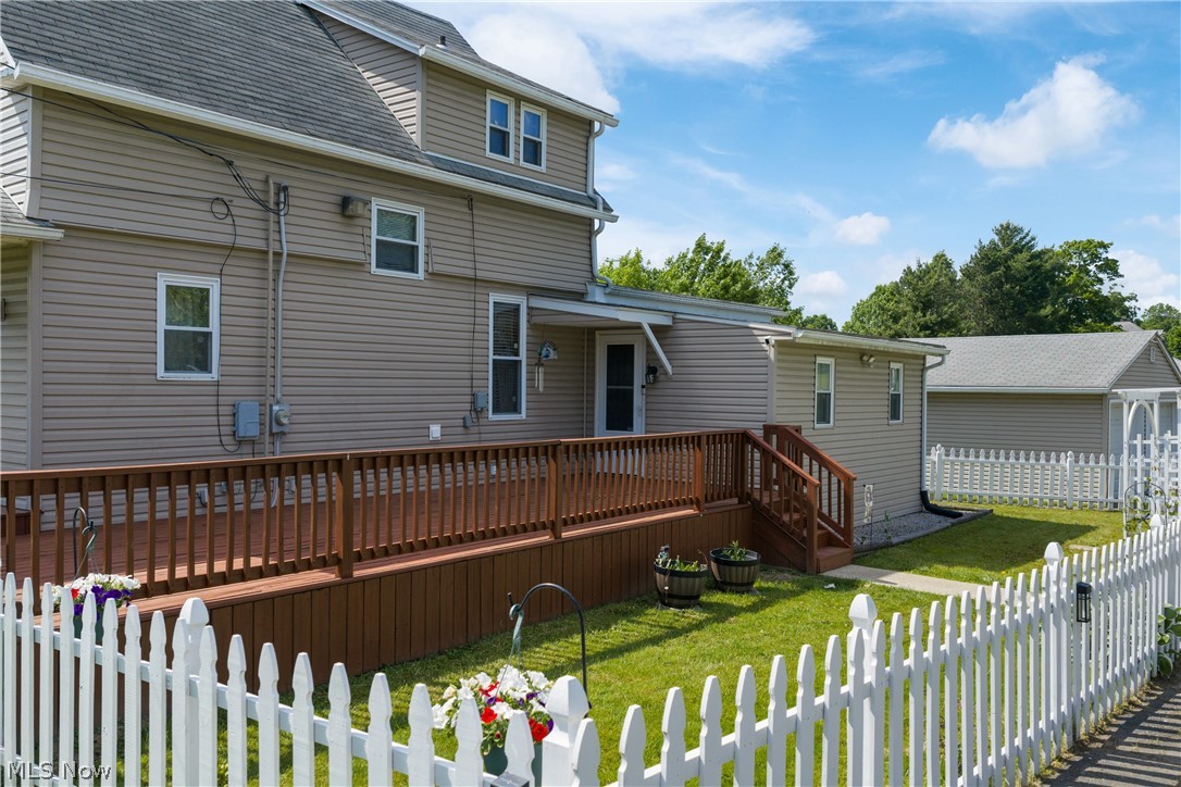 18464 5th Street Beloit OH 44609