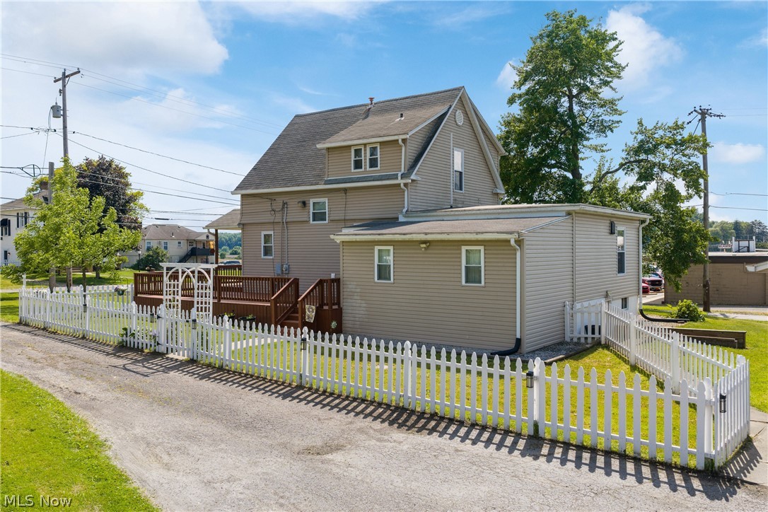 18464 5th Street Beloit OH 44609