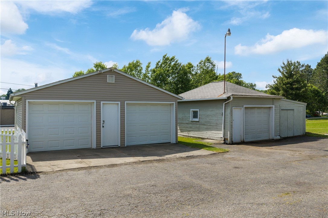 18464 5th Street Beloit OH 44609