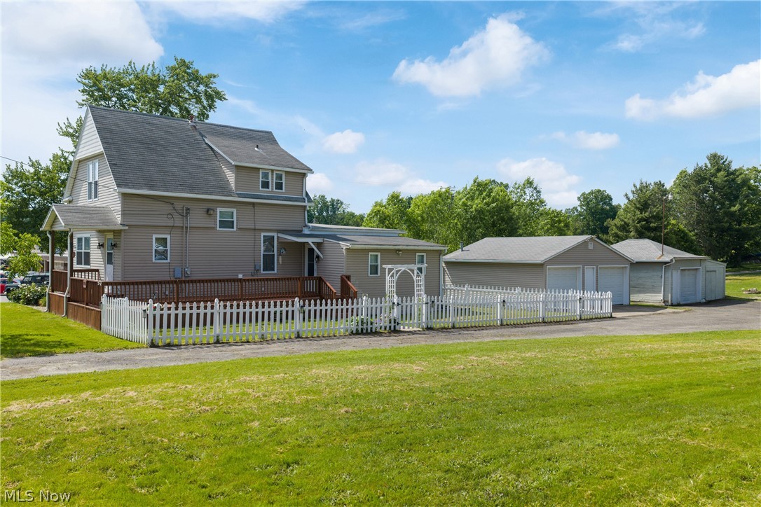 18464 5th Street Beloit OH 44609