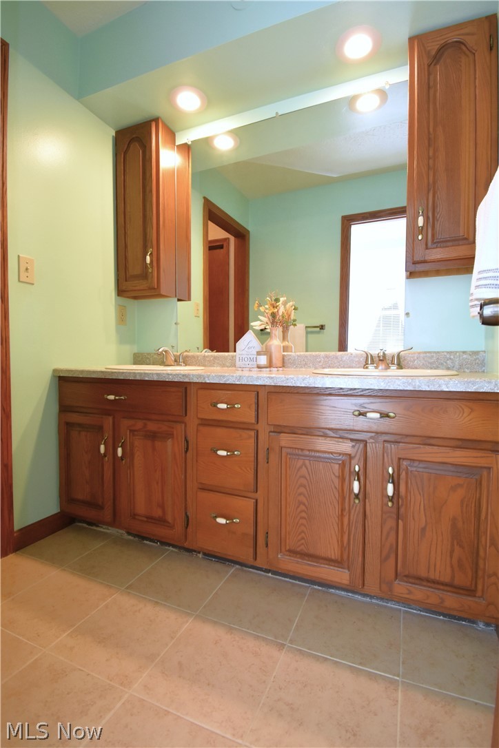 376 Centennial Drive Vienna OH 44473