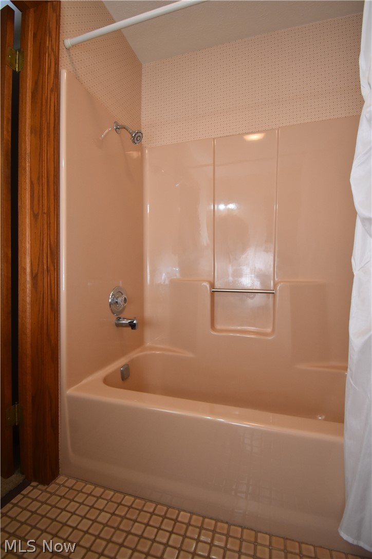 376 Centennial Drive Vienna OH 44473