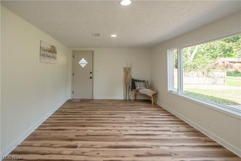615 Summit Street SE North Canton OH 44720