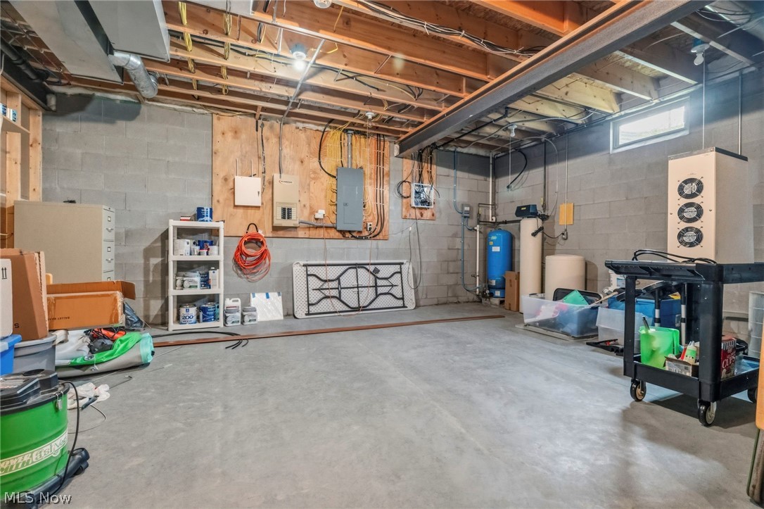 8233 Township Road 466 Lakeville OH 44638