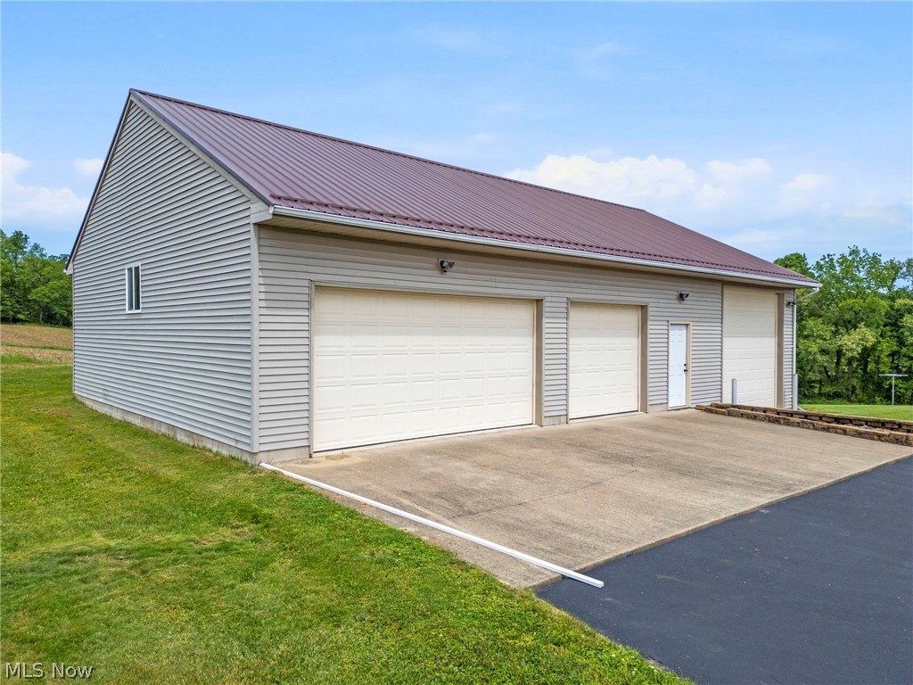8233 Township Road 466 Lakeville OH 44638