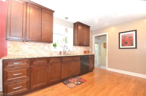 2949 Harriett Road Silver Lake OH 44224