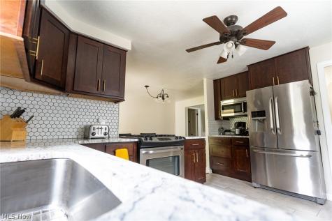 2326 Stanford Drive Wickliffe OH 44092