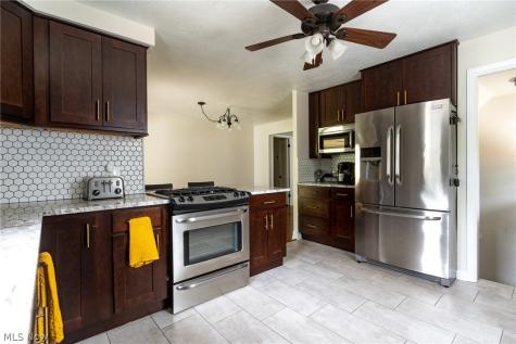 2326 Stanford Drive Wickliffe OH 44092