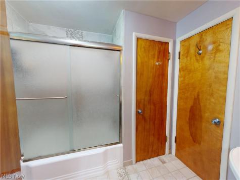 2182 Buena Vista Drive Wickliffe OH 44092