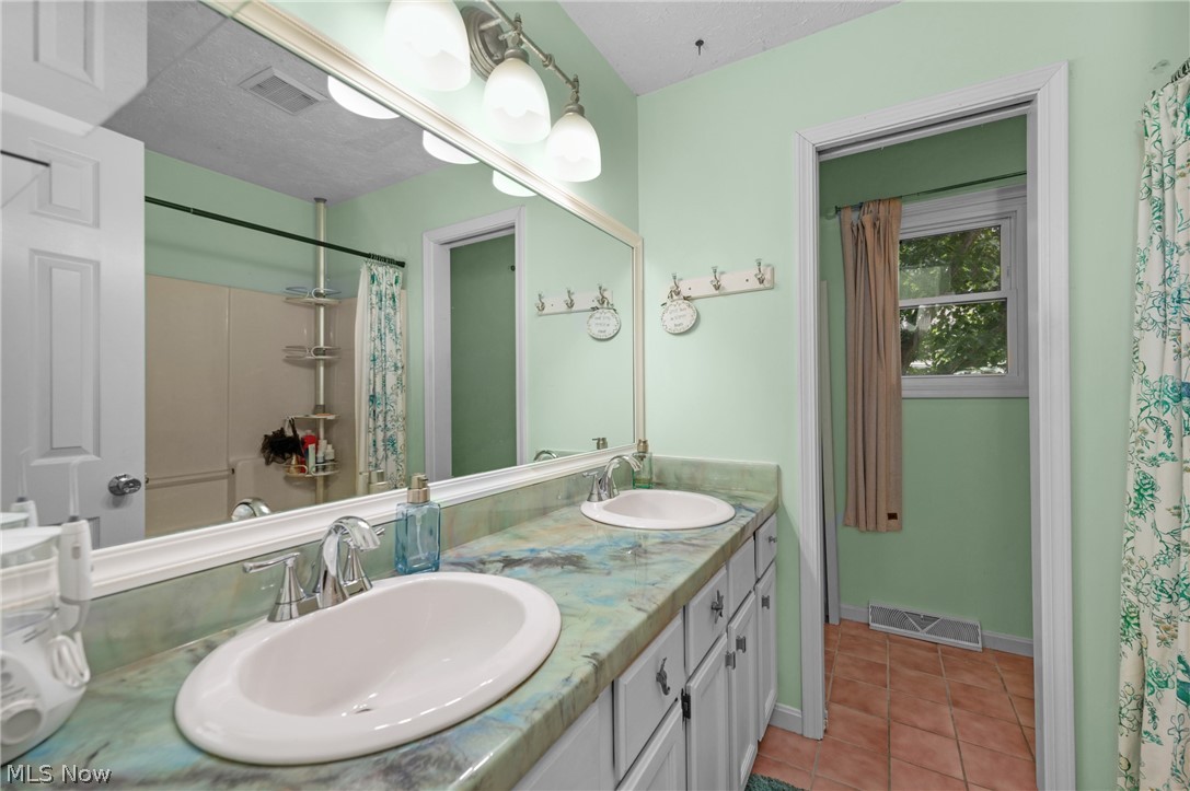 817 Quail Hollow Circle Avon Lake OH 44012
