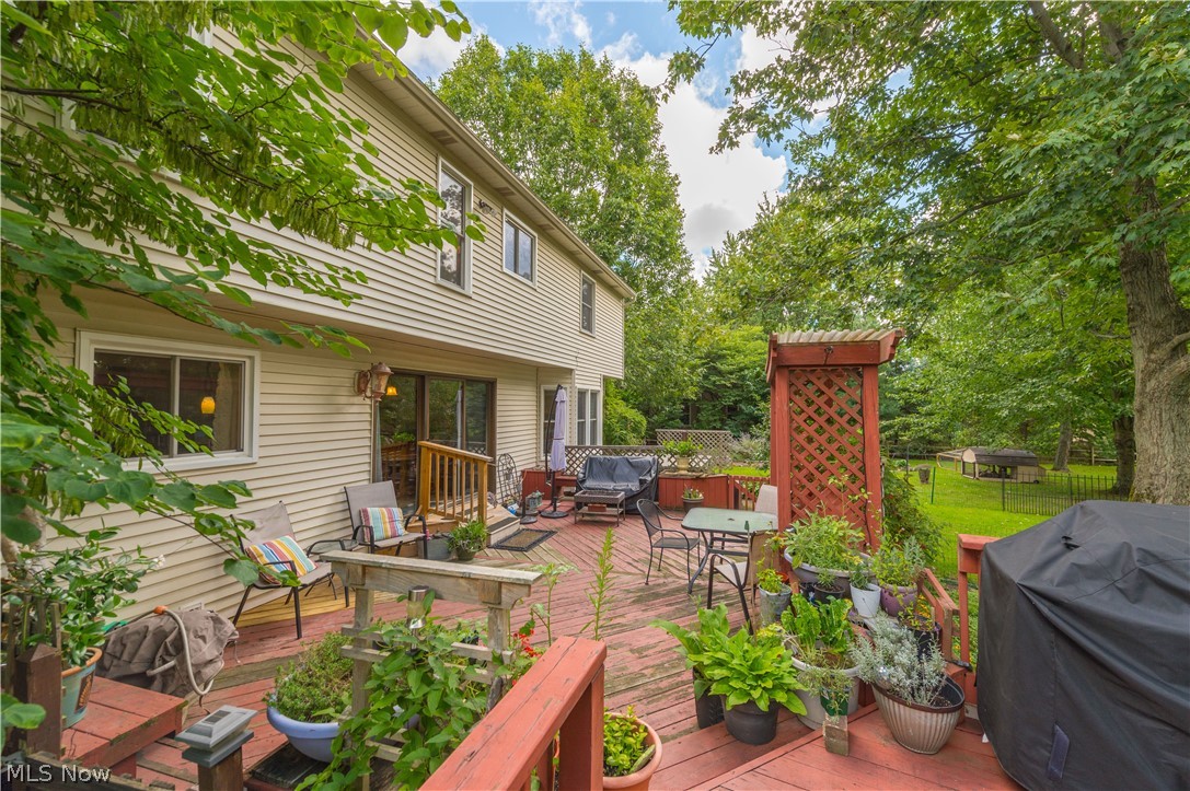 817 Quail Hollow Circle Avon Lake OH 44012