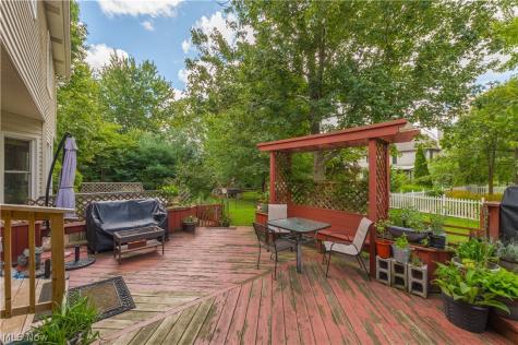 817 Quail Hollow Circle Avon Lake OH 44012