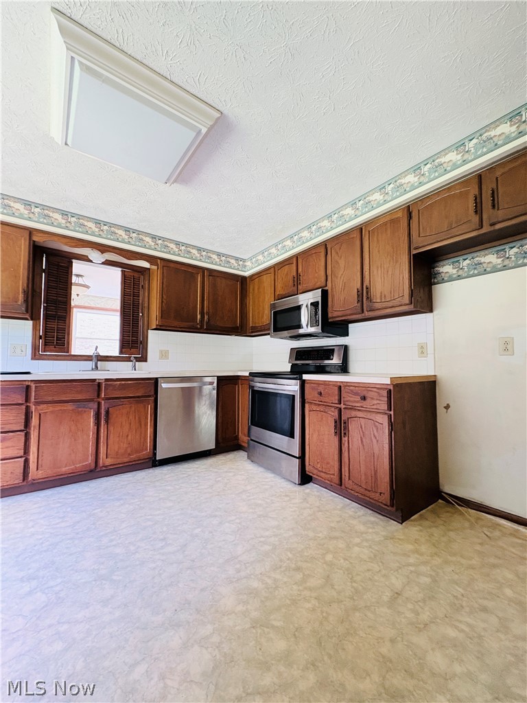3066 Lake Center Street NW Uniontown OH 44685