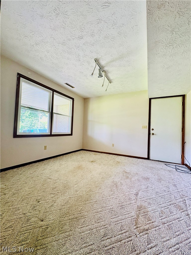 3066 Lake Center Street NW Uniontown OH 44685