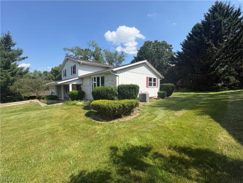 3066 Lake Center Street NW Uniontown OH 44685