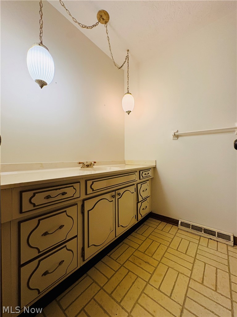 3066 Lake Center Street NW Uniontown OH 44685