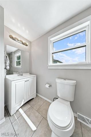 25 Russell Avenue Niles OH 44446