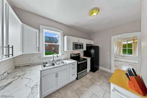 25 Russell Avenue Niles OH 44446