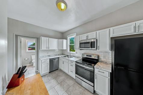25 Russell Avenue Niles OH 44446