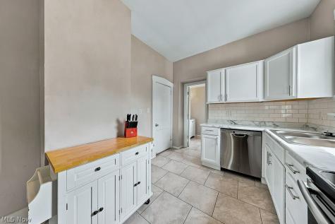 25 Russell Avenue Niles OH 44446