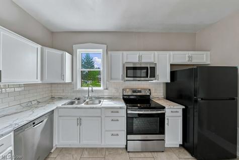 25 Russell Avenue Niles OH 44446