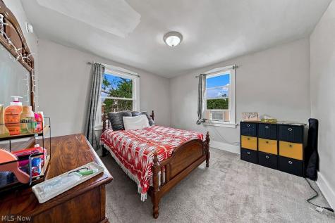 25 Russell Avenue Niles OH 44446