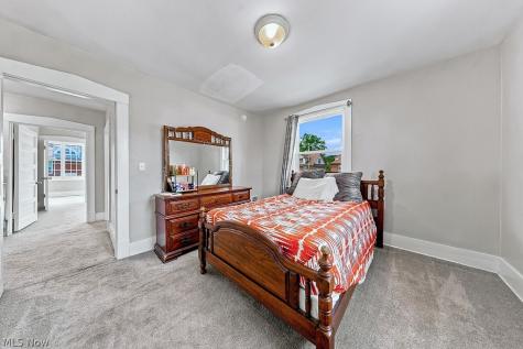 25 Russell Avenue Niles OH 44446