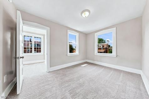 25 Russell Avenue Niles OH 44446