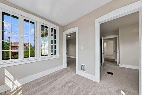 25 Russell Avenue Niles OH 44446