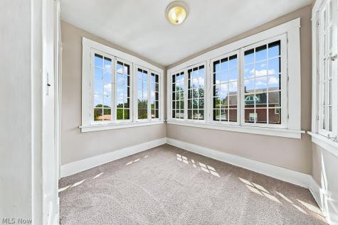 25 Russell Avenue Niles OH 44446