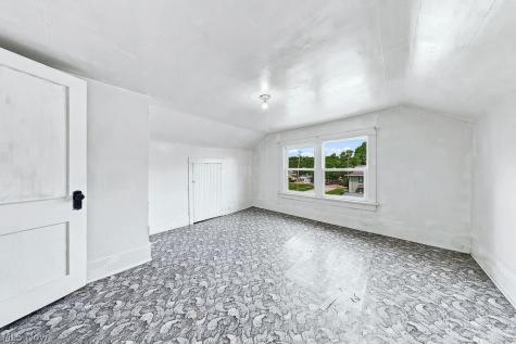 25 Russell Avenue Niles OH 44446