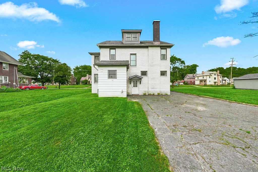 25 Russell Avenue Niles OH 44446